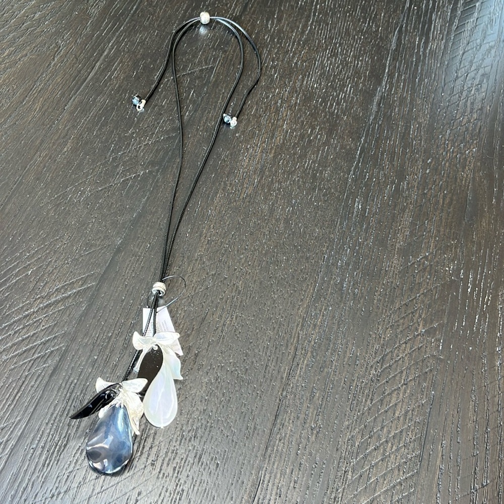 Chico’s black, white and silver flower adjustable necklace